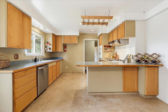 15186 Meadow Dr, Grass Valley, CA 95945