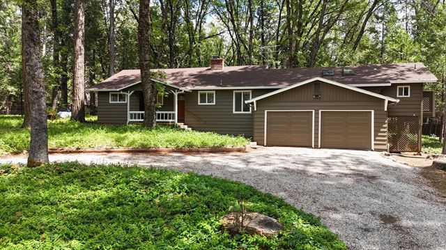 15186 Meadow Dr, Grass Valley, CA 95945