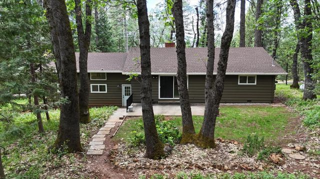 15186 Meadow Dr, Grass Valley, CA 95945