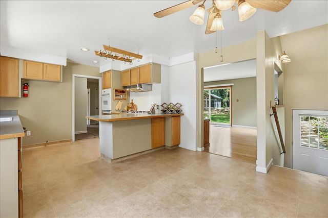 15186 Meadow Dr, Grass Valley, CA 95945