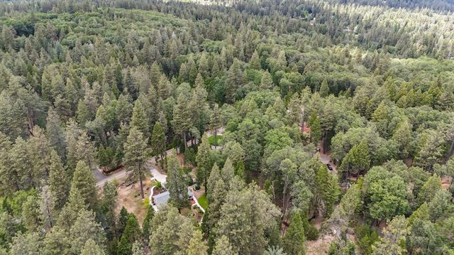 15186 Meadow Dr, Grass Valley, CA 95945