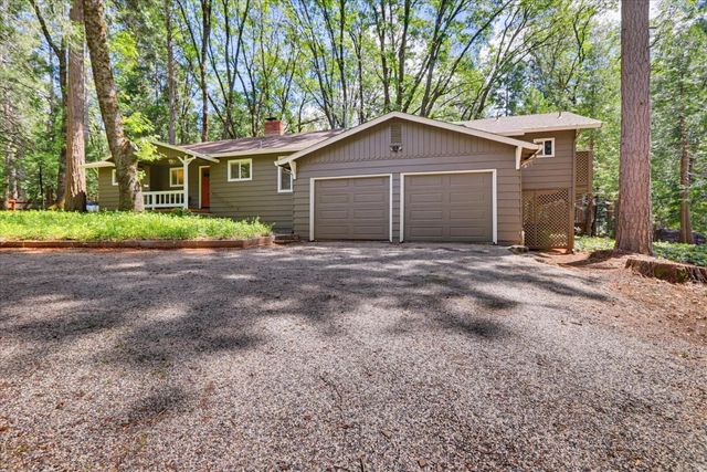 15186 Meadow Dr, Grass Valley, CA 95945