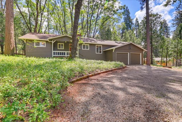 15186 Meadow Dr, Grass Valley, CA 95945