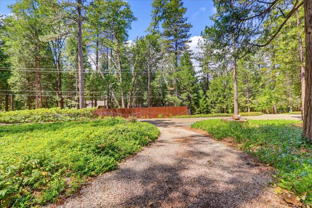 15186 Meadow Dr, Grass Valley, CA 95945