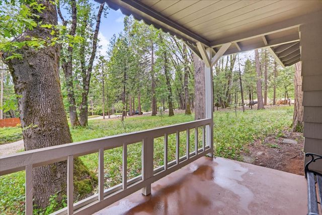 15186 Meadow Dr, Grass Valley, CA 95945