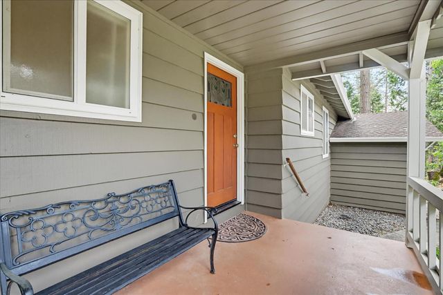 15186 Meadow Dr, Grass Valley, CA 95945