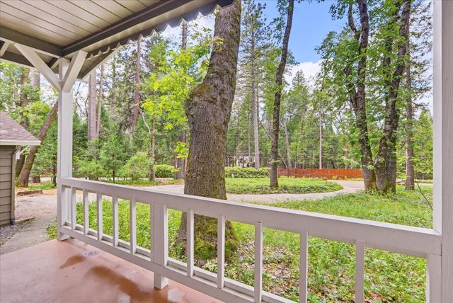 15186 Meadow Dr, Grass Valley, CA 95945