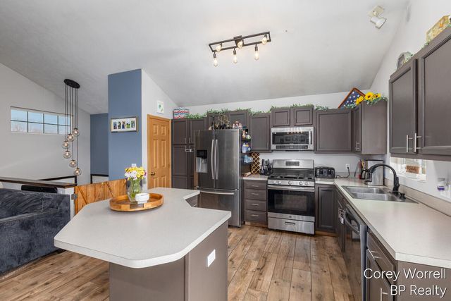 2849 Bark Court, Cedar Springs, MI 49319