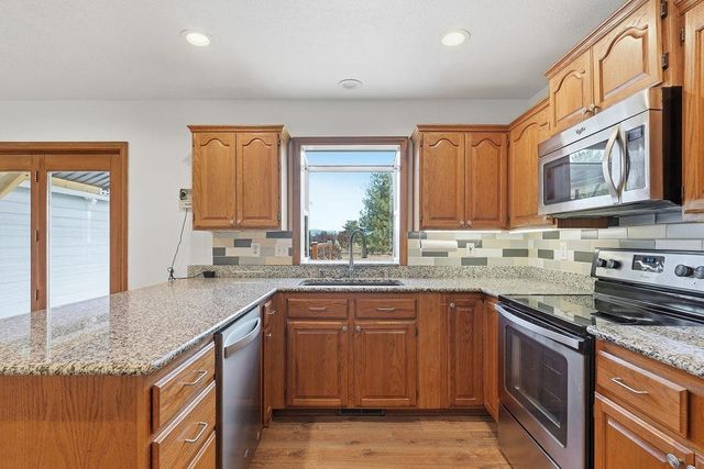 1427 E 6th St, Deer Park, WA 99006