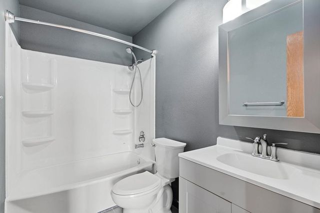 1427 E 6th St, Deer Park, WA 99006
