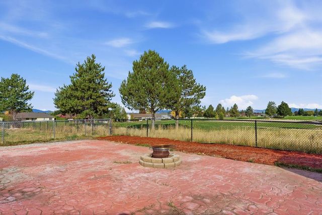1427 E 6th St, Deer Park, WA 99006