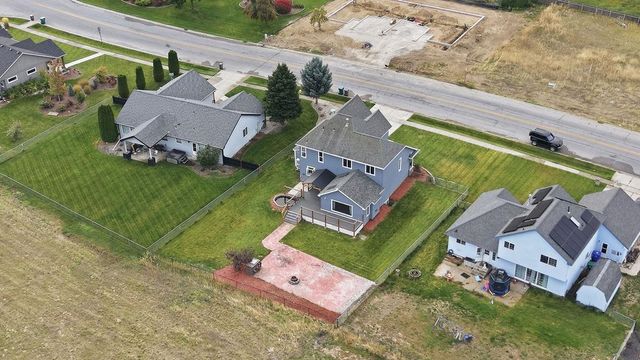1427 E 6th St, Deer Park, WA 99006
