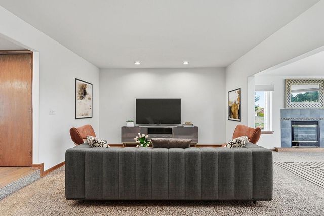 1427 E 6th St, Deer Park, WA 99006