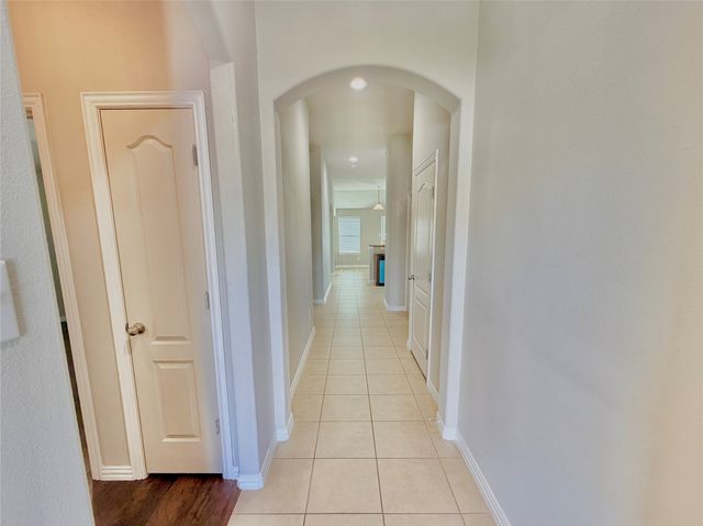 980 Bridle Bit Drive, Grand Prairie, TX 75051
