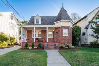 224 Kensington Road, Lynbrook, NY 11563