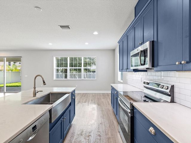 7105 PARK TREE DRIVE, Tampa, FL 33625