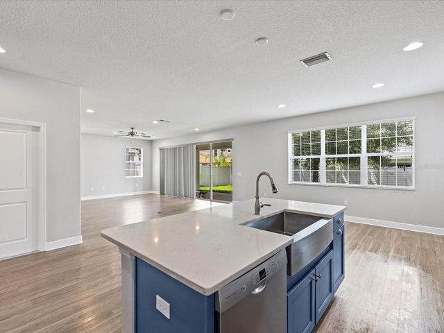 7105 PARK TREE DRIVE, Tampa, FL 33625