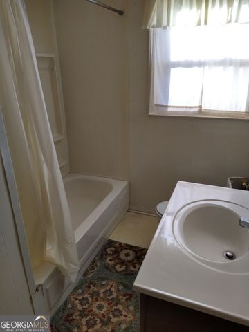 629 Thompson, Swainsboro, GA 30401