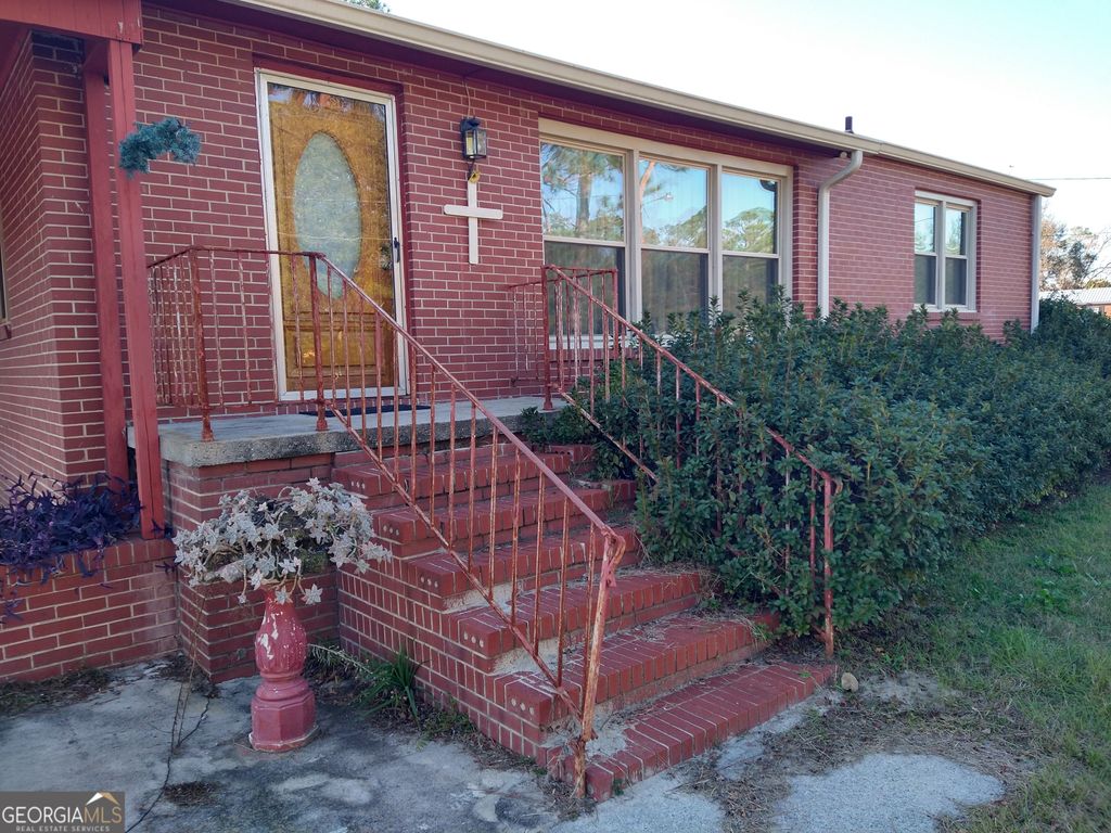 629 Thompson, Swainsboro, GA 30401