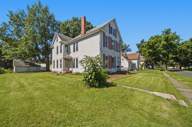 1121 W 14th Street, Davenport, IA 52804