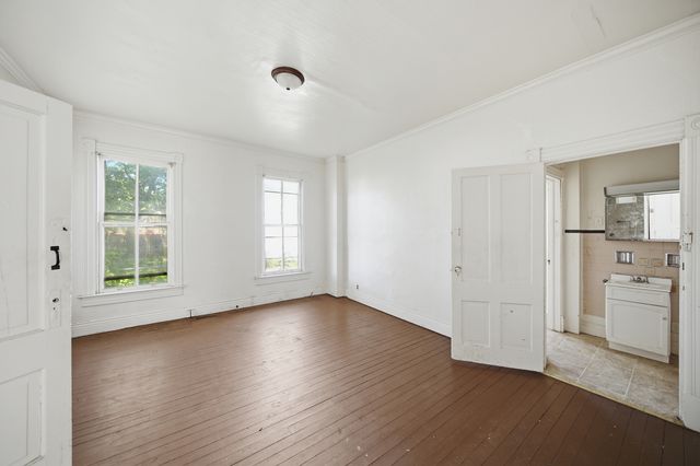 1121 W 14th Street, Davenport, IA 52804