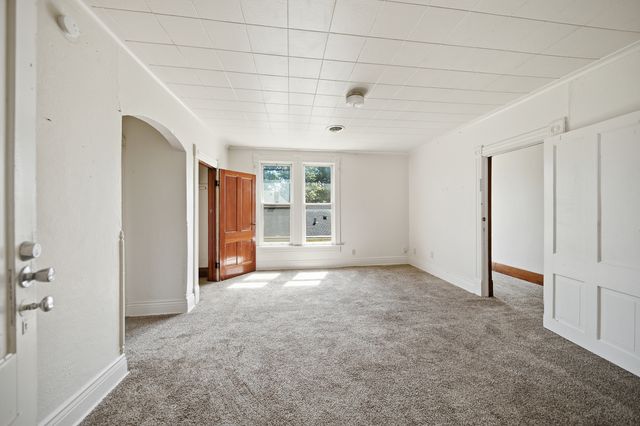 1121 W 14th Street, Davenport, IA 52804