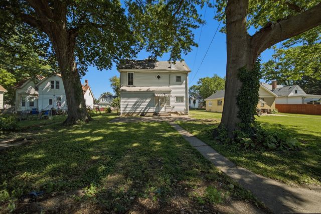 1121 W 14th Street, Davenport, IA 52804