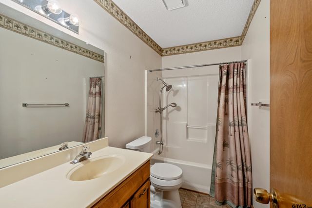 224 BLUE BIRD LN, Holly Lake Ranch, TX 75765