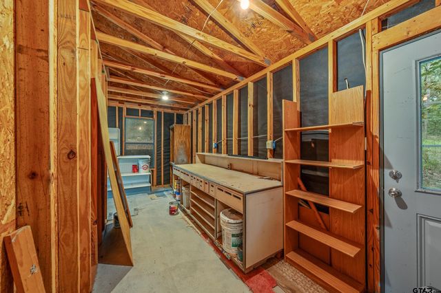 224 BLUE BIRD LN, Holly Lake Ranch, TX 75765