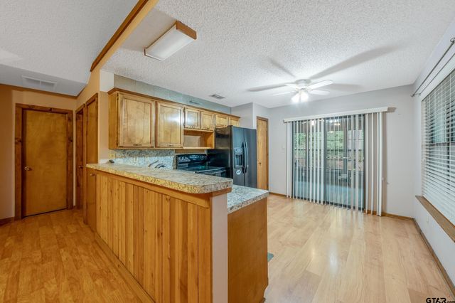 224 BLUE BIRD LN, Holly Lake Ranch, TX 75765