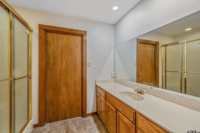 224 BLUE BIRD LN, Holly Lake Ranch, TX 75765