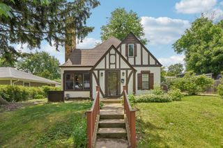 328 N Shaddle Avenue, Mundelein, IL 60060