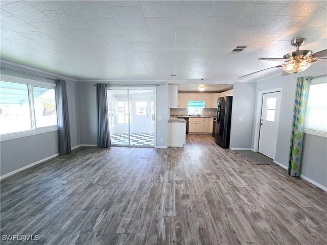 130 Enchanting BLVD E-130, Naples, FL 34112