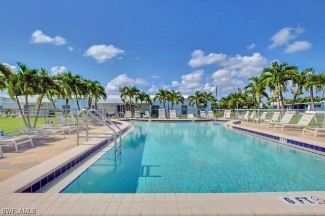 130 Enchanting BLVD E-130, Naples, FL 34112