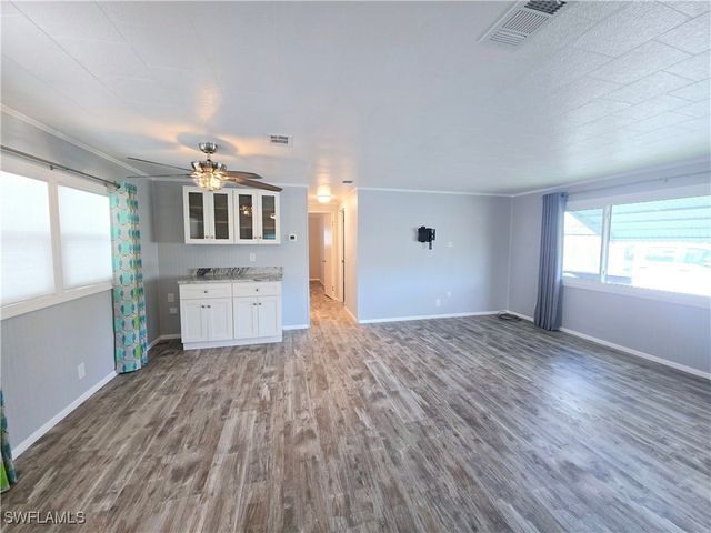 130 Enchanting BLVD E-130, Naples, FL 34112