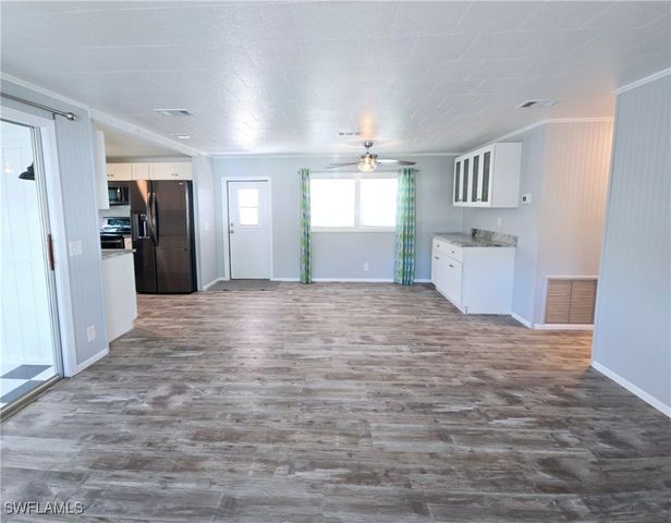 130 Enchanting BLVD E-130, Naples, FL 34112