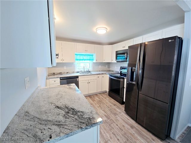 130 Enchanting BLVD E-130, Naples, FL 34112