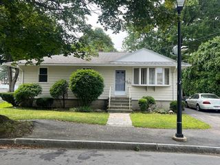 4 Harold St, Worcester, MA 01604