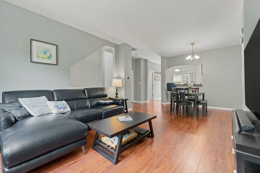 1002 Savoy Court, Elk Grove Village, IL 60007 — photo 5