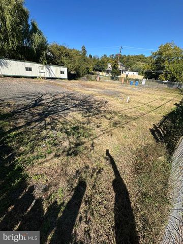 5927 CENTRAL AVE, Capitol Heights, MD 20743