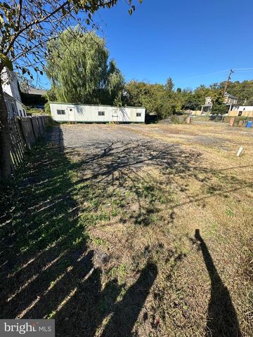 5927 CENTRAL AVE, Capitol Heights, MD 20743