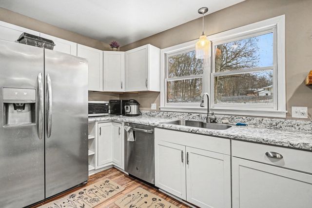 2202 Woodmont Dr, Springfield, TN 37172