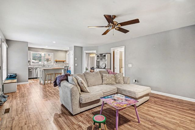 2202 Woodmont Dr, Springfield, TN 37172