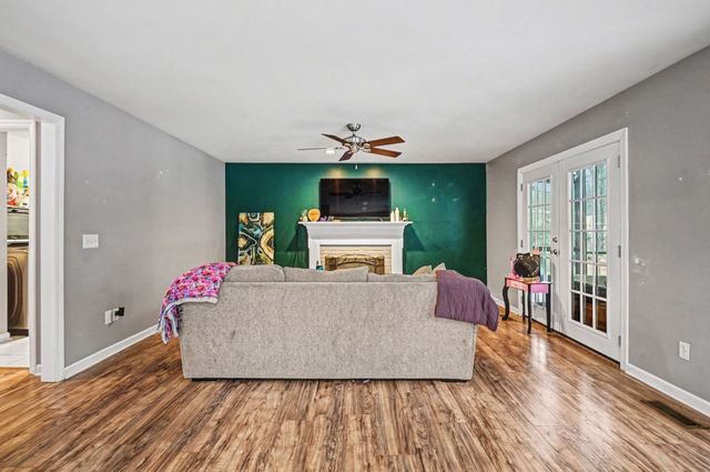 2202 Woodmont Dr, Springfield, TN 37172