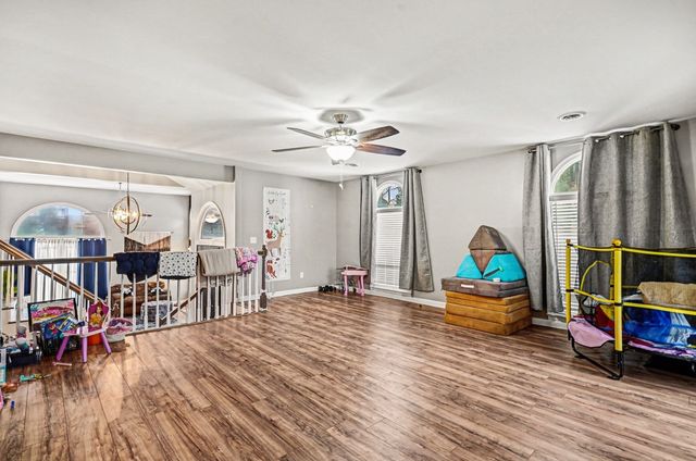 2202 Woodmont Dr, Springfield, TN 37172