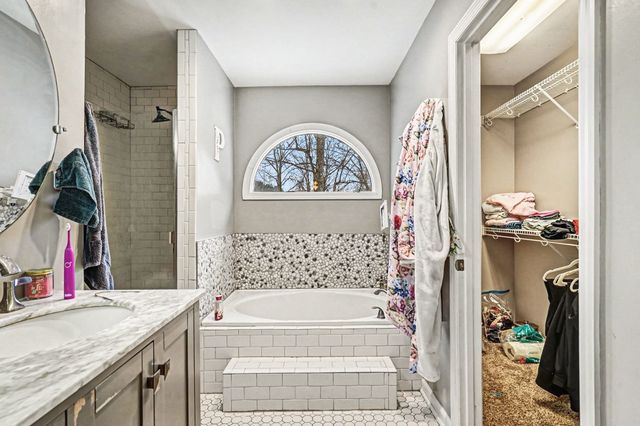 2202 Woodmont Dr, Springfield, TN 37172