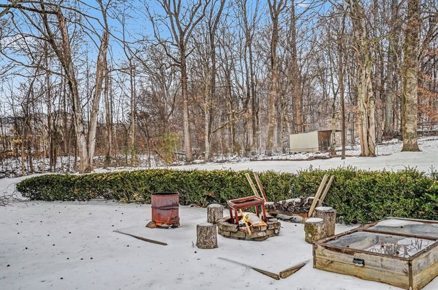 2202 Woodmont Dr, Springfield, TN 37172