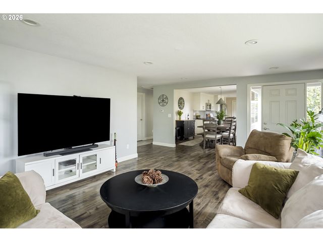 2520 Sw TOWLE Ave, Gresham, OR 97080