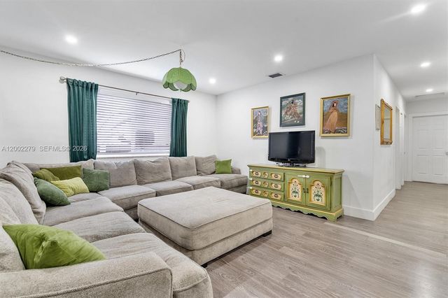 3249 NW 51st St, Miami, FL 33142