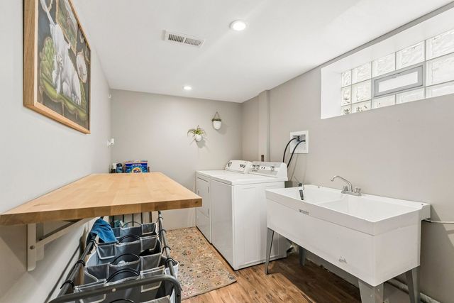 5742 S Rutherford Avenue, Chicago, IL 60638